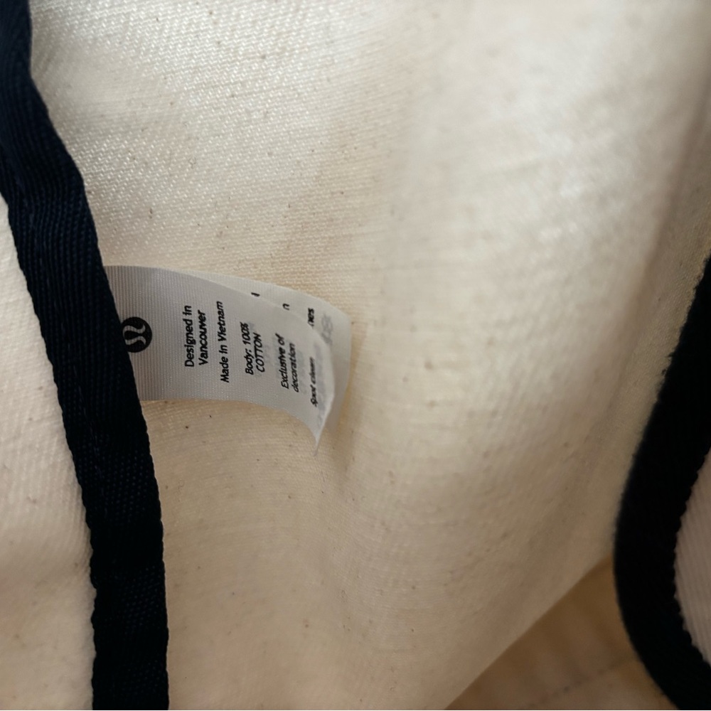 Lululemon Athletica Cream and Black Tote - Picture 4 of 5